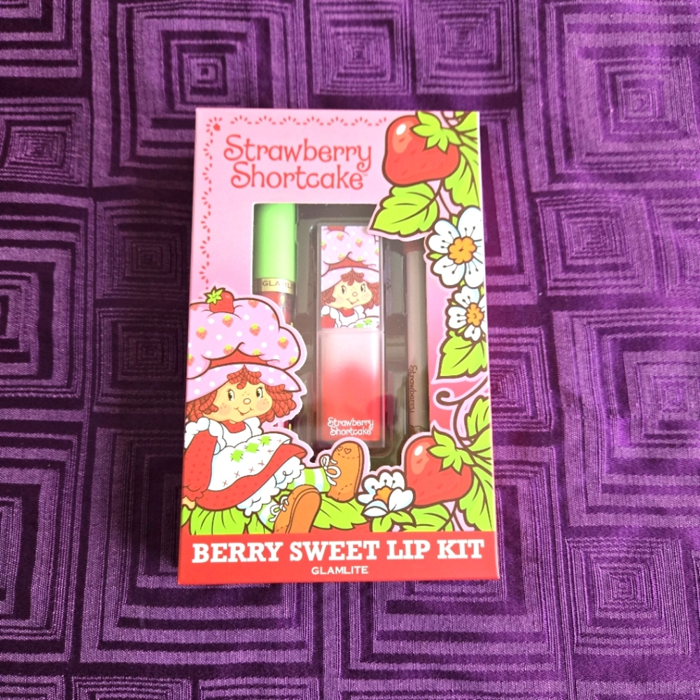GLAMLITE Brand STRAWBERRY SHORTCAKE BERRY SWEET LIP KIT- VIRAL 💋